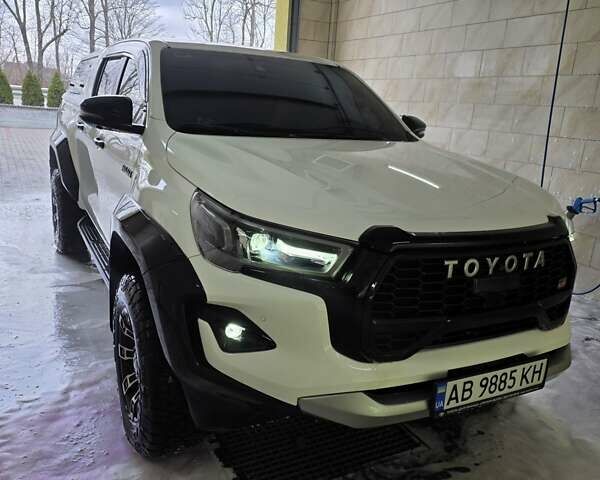 Белый Тойота Хайлюкс, объемом двигателя 2.76 л и пробегом 16 тыс. км за 58000 $, фото 1 на Automoto.ua