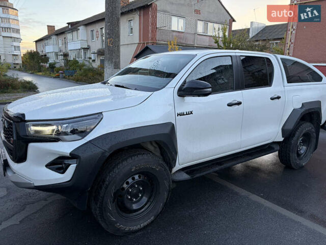 Белый Тойота Хайлюкс, объемом двигателя 2.76 л и пробегом 24 тыс. км за 50000 $, фото 1 на Automoto.ua