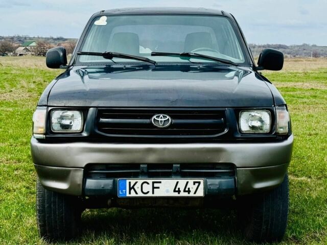 Чорний Тойота Хайлюкс, об'ємом двигуна 2.4 л та пробігом 200 тис. км за 3000 $, фото 1 на Automoto.ua