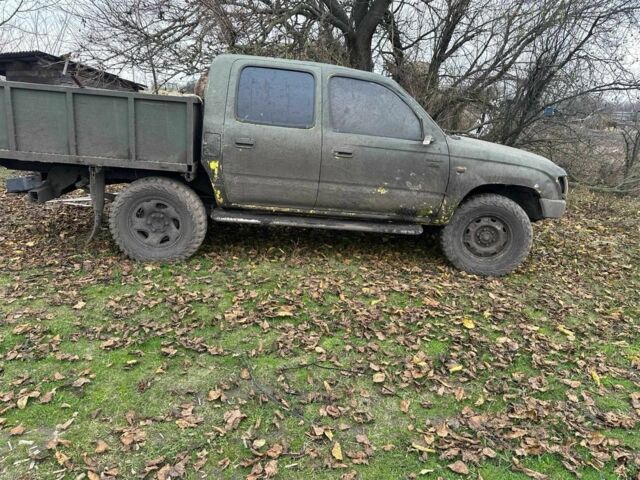 Черный Тойота Хайлюкс, объемом двигателя 2.5 л и пробегом 250 тыс. км за 1001 $, фото 1 на Automoto.ua