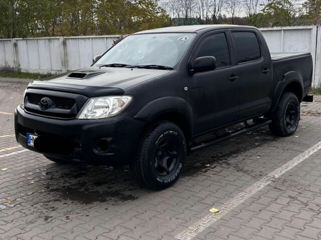 Черный Тойота Хайлюкс, объемом двигателя 2.5 л и пробегом 218 тыс. км за 11000 $, фото 1 на Automoto.ua