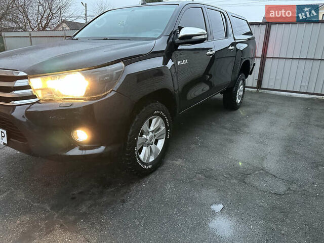 Черный Тойота Хайлюкс, объемом двигателя 2.8 л и пробегом 290 тыс. км за 23600 $, фото 1 на Automoto.ua