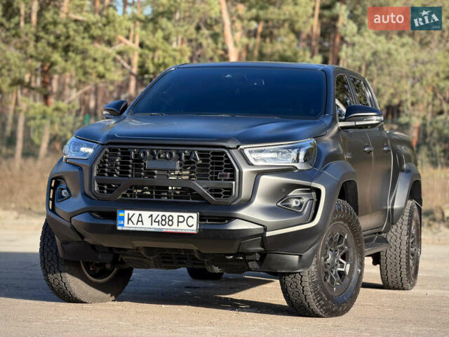 Черный Тойота Хайлюкс, объемом двигателя 2.76 л и пробегом 5 тыс. км за 64500 $, фото 1 на Automoto.ua