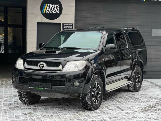 Черный Тойота Хайлюкс, объемом двигателя 3 л и пробегом 250 тыс. км за 14900 $, фото 1 на Automoto.ua