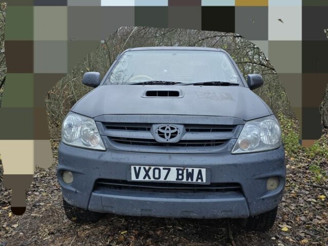 Серый Тойота Хайлюкс, объемом двигателя 3 л и пробегом 221 тыс. км за 8096 $, фото 1 на Automoto.ua