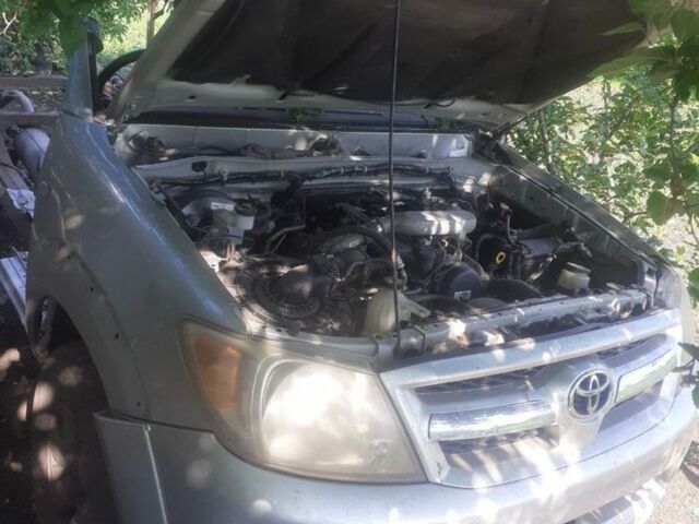 Серый Тойота Хайлюкс, объемом двигателя 2.5 л и пробегом 200 тыс. км за 3500 $, фото 1 на Automoto.ua