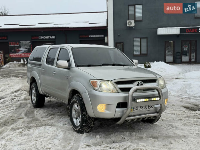 Серый Тойота Хайлюкс, объемом двигателя 2.4 л и пробегом 257 тыс. км за 13500 $, фото 1 на Automoto.ua