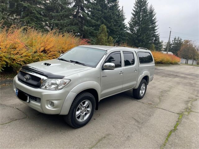 Тойота Хайлюкс 2009 в Киеве на Automoto.ua Серый Тойота Хайлюкс, объемом двигателя 3 л и пробегом 312 тыс. км за 17500 $, фото 1 на Automoto.ua