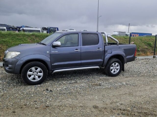Тойота Хайлюкс 2011 в Львове на Automoto.ua Серый Тойота Хайлюкс, объемом двигателя 3 л и пробегом 200 тыс. км за 7569 $, фото 1 на Automoto.ua