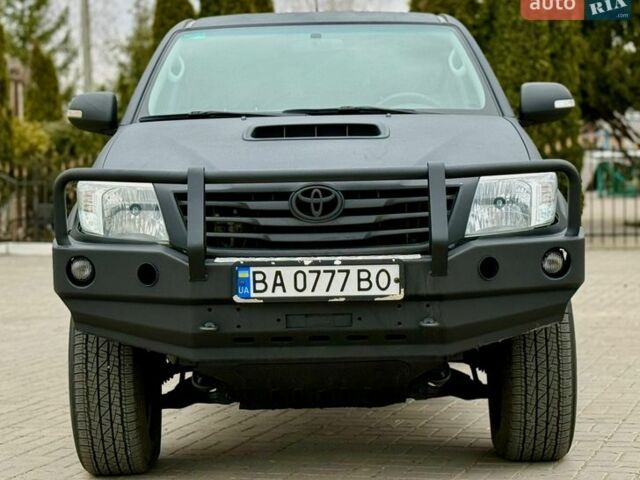 Серый Тойота Хайлюкс, объемом двигателя 2.49 л и пробегом 217 тыс. км за 15850 $, фото 1 на Automoto.ua