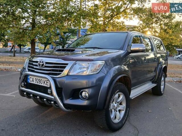 Серый Тойота Хайлюкс, объемом двигателя 2.49 л и пробегом 238 тыс. км за 19500 $, фото 1 на Automoto.ua