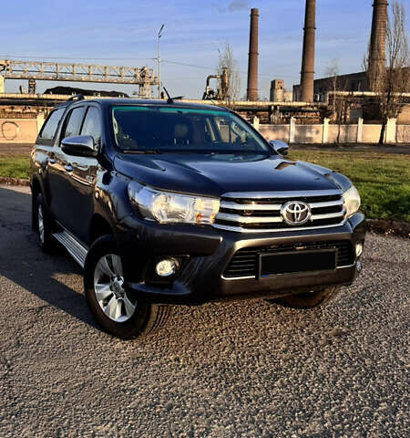 Серый Тойота Хайлюкс, объемом двигателя 2.4 л и пробегом 187 тыс. км за 25000 $, фото 1 на Automoto.ua