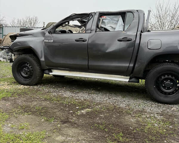 Серый Тойота Хайлюкс, объемом двигателя 2.4 л и пробегом 150 тыс. км за 10500 $, фото 1 на Automoto.ua