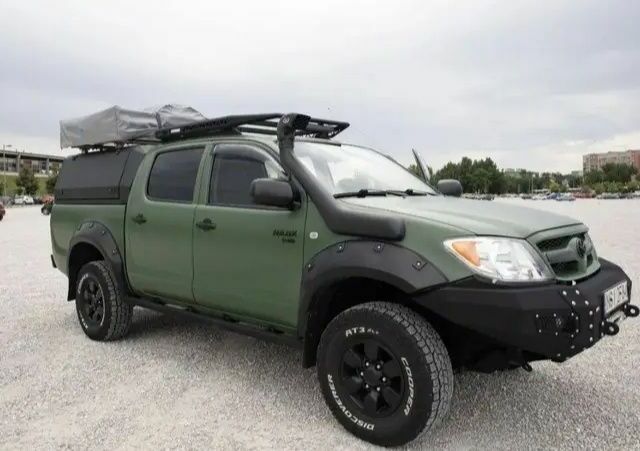 Зеленый Тойота Хайлюкс, объемом двигателя 3 л и пробегом 213 тыс. км за 3300 $, фото 1 на Automoto.ua