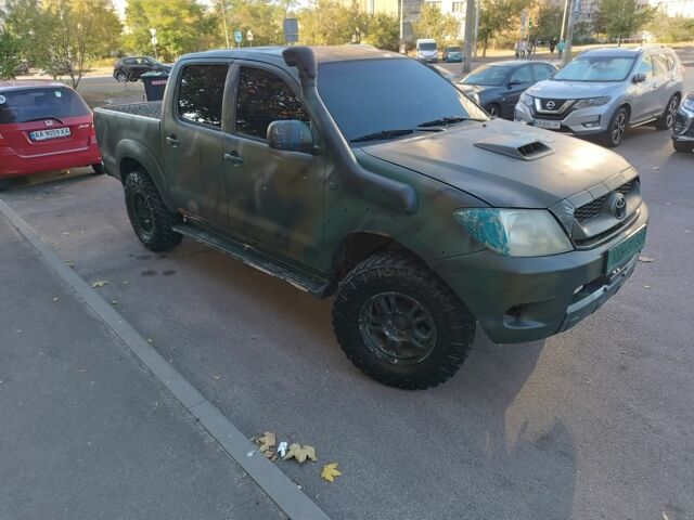 Зеленый Тойота Хайлюкс, объемом двигателя 3 л и пробегом 180 тыс. км за 10000 $, фото 1 на Automoto.ua