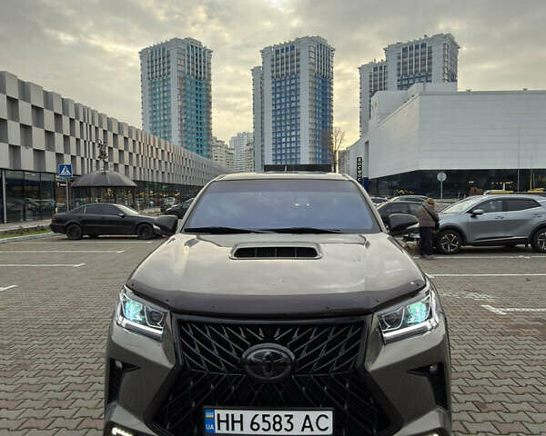 Зеленый Тойота Хайлюкс, объемом двигателя 2.4 л и пробегом 188 тыс. км за 24500 $, фото 1 на Automoto.ua