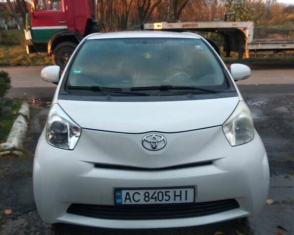 Белый Тойота АйКью, объемом двигателя 1 л и пробегом 120 тыс. км за 4500 $, фото 1 на Automoto.ua