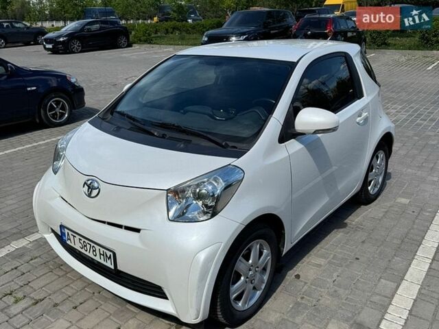 Белый Тойота АйКью, объемом двигателя 1 л и пробегом 200 тыс. км за 5500 $, фото 1 на Automoto.ua