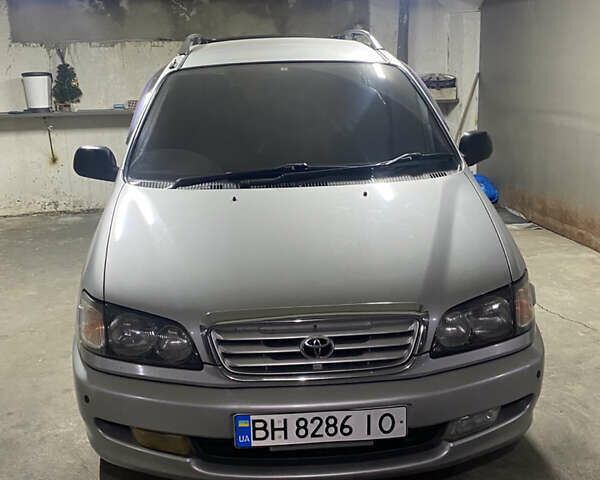 Серый Тойота Ипсум, объемом двигателя 2 л и пробегом 330 тыс. км за 4500 $, фото 1 на Automoto.ua
