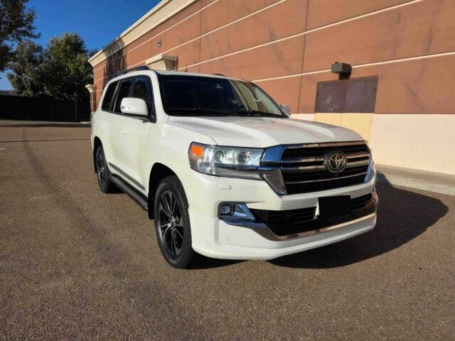 Белый Тойота Ленд Крузер 100, объемом двигателя 5.7 л и пробегом 80 тыс. км за 32000 $, фото 1 на Automoto.ua