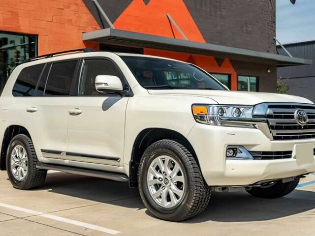 Белый Тойота Ленд Крузер 100, объемом двигателя 5.7 л и пробегом 40 тыс. км за 22000 $, фото 1 на Automoto.ua