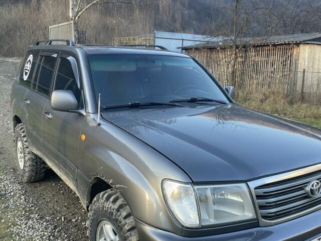 Серый Тойота Ленд Крузер 100, объемом двигателя 4.7 л и пробегом 770 тыс. км за 16500 $, фото 1 на Automoto.ua