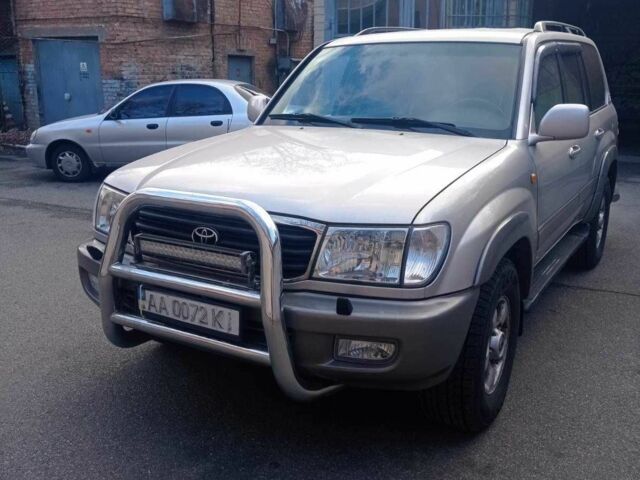 Серый Тойота Ленд Крузер 100, объемом двигателя 4.7 л и пробегом 316 тыс. км за 11300 $, фото 1 на Automoto.ua