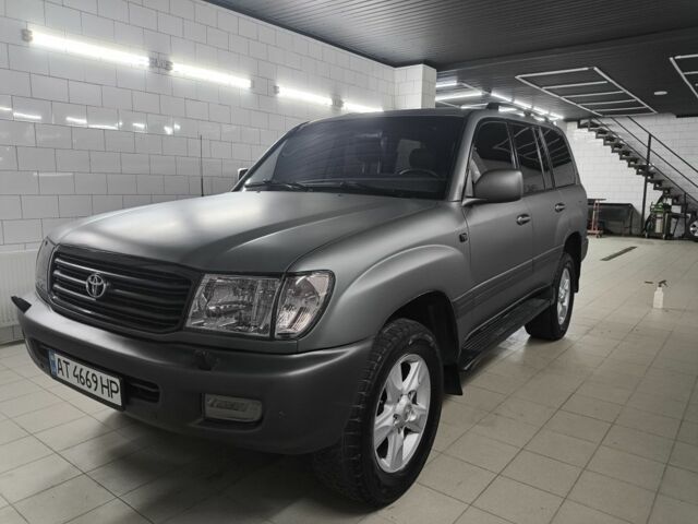 Серый Тойота Ленд Крузер 100, объемом двигателя 4.7 л и пробегом 338 тыс. км за 15900 $, фото 1 на Automoto.ua