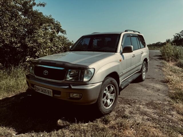 Серый Тойота Ленд Крузер 100, объемом двигателя 4.7 л и пробегом 320 тыс. км за 15000 $, фото 1 на Automoto.ua