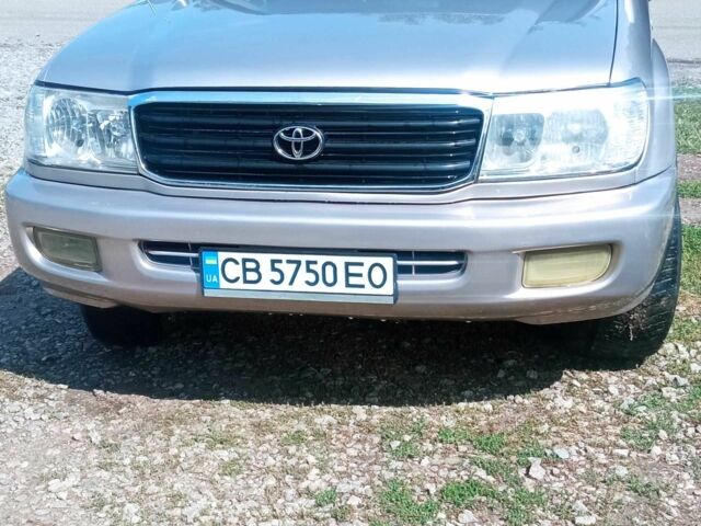 Серый Тойота Ленд Крузер 100, объемом двигателя 4.7 л и пробегом 430 тыс. км за 11200 $, фото 1 на Automoto.ua