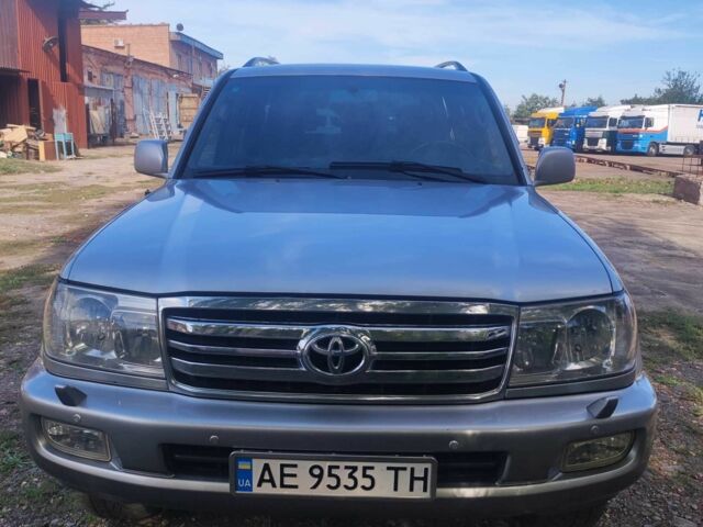Серый Тойота Ленд Крузер 100, объемом двигателя 4.7 л и пробегом 343 тыс. км за 16900 $, фото 1 на Automoto.ua