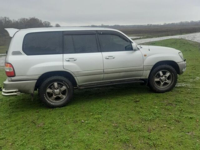 Сірий Тойота Ленд Крузер 100, об'ємом двигуна 4 л та пробігом 377 тис. км за 10700 $, фото 1 на Automoto.ua