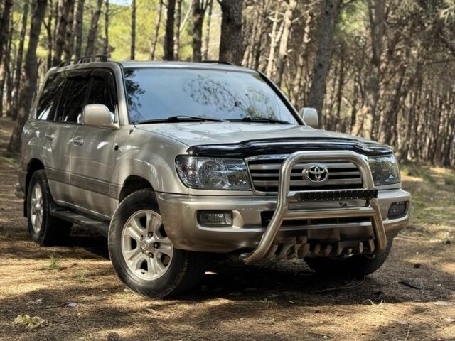 Серый Тойота Ленд Крузер 100, объемом двигателя 4.7 л и пробегом 335 тыс. км за 26500 $, фото 1 на Automoto.ua