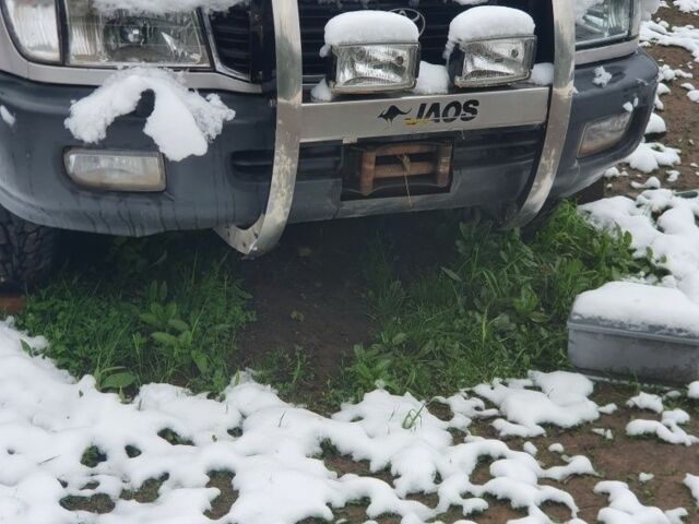 Серый Тойота Ленд Крузер 105, объемом двигателя 0 л и пробегом 260 тыс. км за 26000 $, фото 1 на Automoto.ua