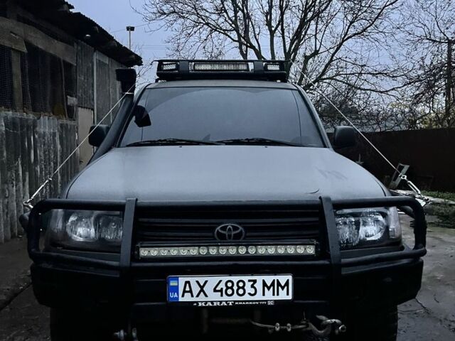 Серый Тойота Ленд Крузер 105, объемом двигателя 4.2 л и пробегом 3 тыс. км за 25000 $, фото 1 на Automoto.ua