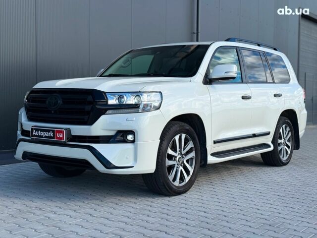 Белый Тойота Ленд Крузер 200, объемом двигателя 4.7 л и пробегом 145 тыс. км за 46590 $, фото 1 на Automoto.ua