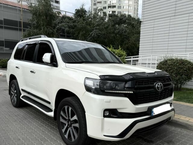Белый Тойота Ленд Крузер 200, объемом двигателя 4.5 л и пробегом 260 тыс. км за 43500 $, фото 1 на Automoto.ua