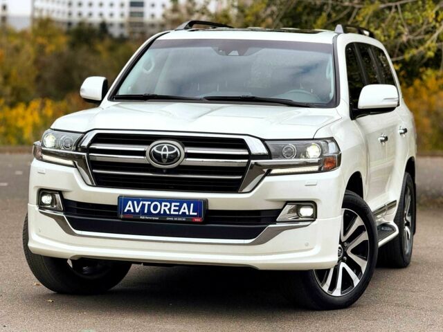 Белый Тойота Ленд Крузер 200, объемом двигателя 4.5 л и пробегом 205 тыс. км за 53500 $, фото 1 на Automoto.ua