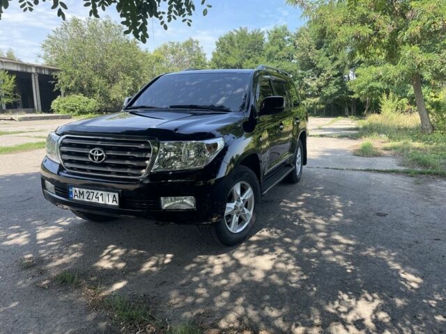 Черный Тойота Ленд Крузер 200, объемом двигателя 4.6 л и пробегом 305 тыс. км за 30500 $, фото 1 на Automoto.ua