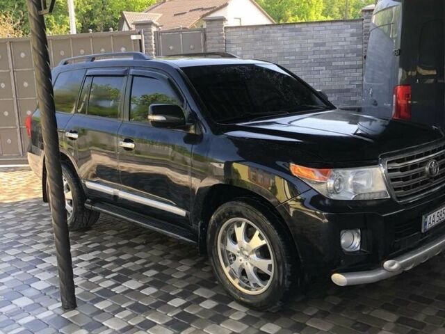 Черный Тойота Ленд Крузер 200, объемом двигателя 4.5 л и пробегом 223 тыс. км за 33000 $, фото 1 на Automoto.ua
