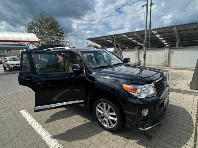 Черный Тойота Ленд Крузер 200, объемом двигателя 0 л и пробегом 74 тыс. км за 0 $, фото 1 на Automoto.ua