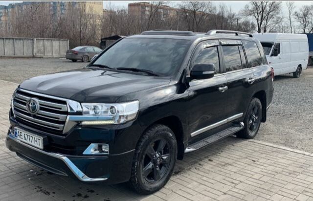 Черный Тойота Ленд Крузер 200, объемом двигателя 4.5 л и пробегом 220 тыс. км за 54994 $, фото 1 на Automoto.ua