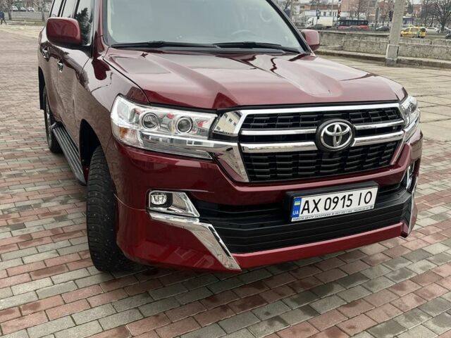 Красный Тойота Ленд Крузер 200, объемом двигателя 4.7 л и пробегом 235 тыс. км за 27000 $, фото 1 на Automoto.ua