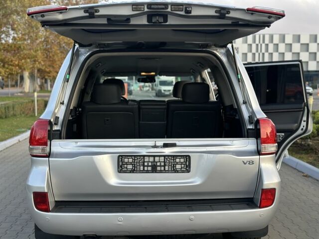 Сірий Тойота Ленд Крузер 200, об'ємом двигуна 4.5 л та пробігом 340 тис. км за 21100 $, фото 1 на Automoto.ua