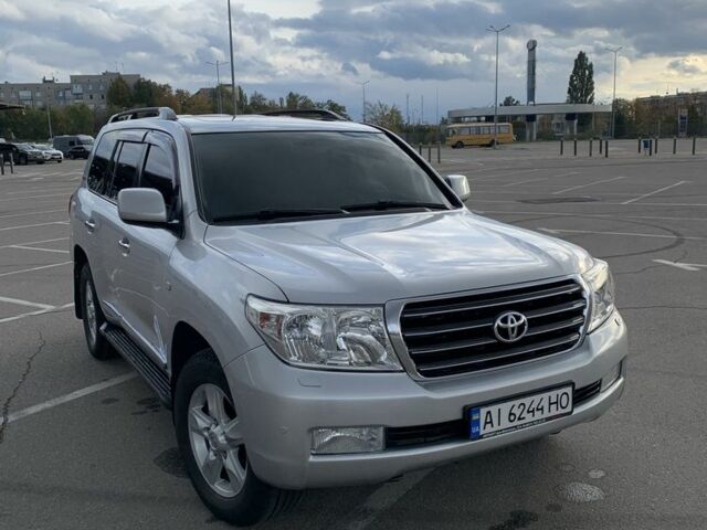 Серый Тойота Ленд Крузер 200, объемом двигателя 4.5 л и пробегом 205 тыс. км за 28000 $, фото 1 на Automoto.ua