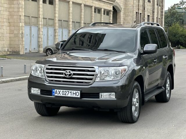 Серый Тойота Ленд Крузер 200, объемом двигателя 4.6 л и пробегом 213 тыс. км за 24000 $, фото 1 на Automoto.ua