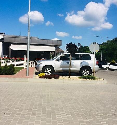 Сірий Тойота Ленд Крузер 200, об'ємом двигуна 4.7 л та пробігом 300 тис. км за 32000 $, фото 1 на Automoto.ua