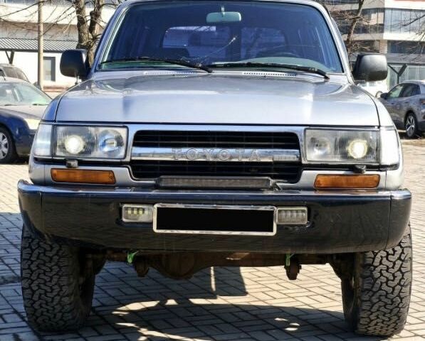 Сірий Тойота Ленд Крузер 80, об'ємом двигуна 4.2 л та пробігом 380 тис. км за 17500 $, фото 1 на Automoto.ua