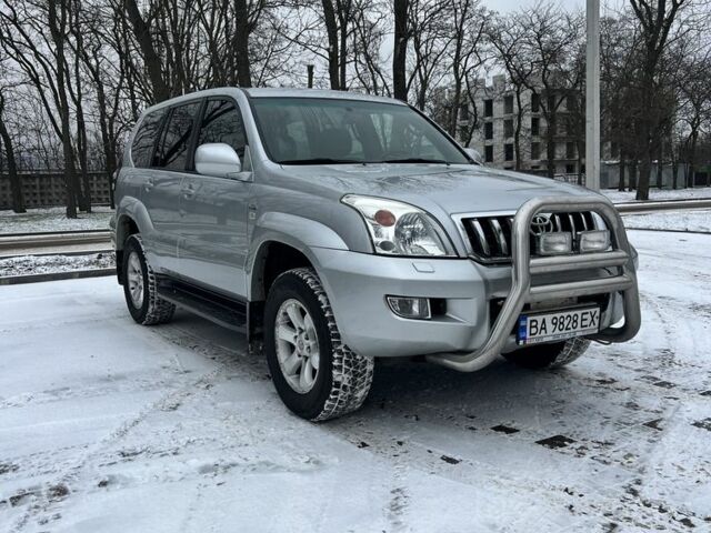 Серый Тойота Ленд Крузер Прадо 120, объемом двигателя 3 л и пробегом 270 тыс. км за 15900 $, фото 1 на Automoto.ua