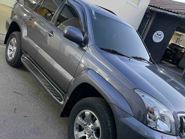 Серый Тойота Ленд Крузер Прадо 120, объемом двигателя 4 л и пробегом 65 тыс. км за 25000 $, фото 1 на Automoto.ua